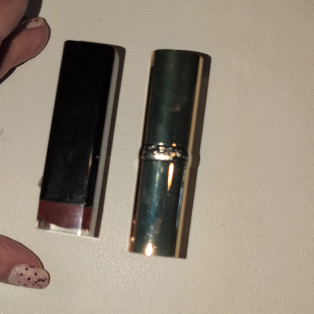 L'Oreal Lipstick - Pink And Burnt red pepper